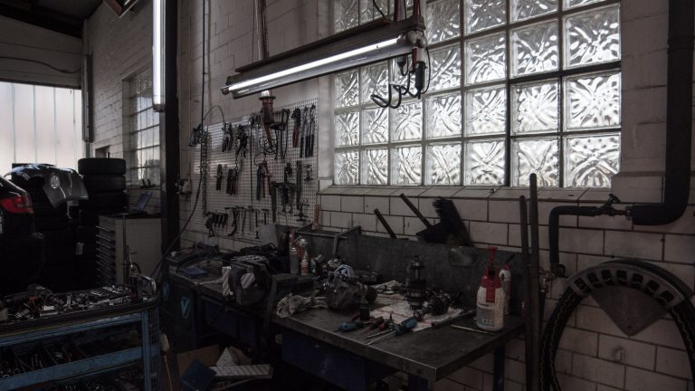 Autohaus Ahlers Werkstatt Werkbank